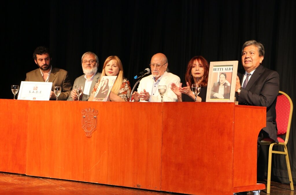 La UNSE fue escenario del IV Encuentro de Escritores “Homenaje a Betty Alba” y del VI Festival de Poesía del Sol